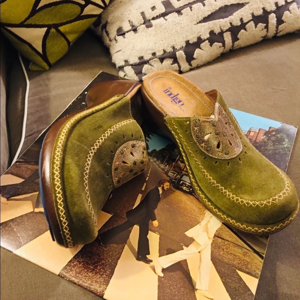SOLD!!! Clark's Indigo Green Suede Bohemian Clogs